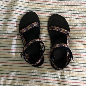 Teva Style: original universal Color:Fun earthy orange, blue, and purple print